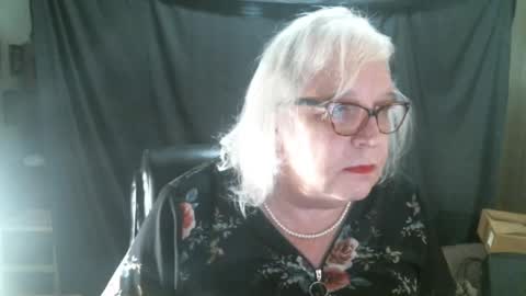 Snapshot of sissydianetx chatting on 02/15/25, 12:37 Sissy Diane online show from 02/15/25, 12:37