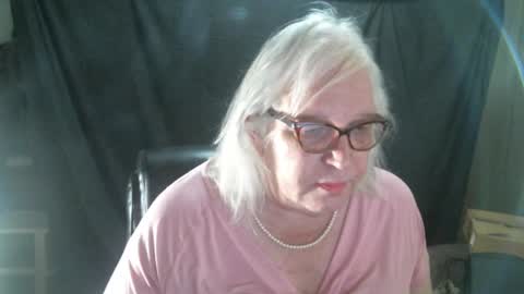 Snapshot of sissydianetx chatting on 02/21/25, 12:38 Sissy Diane online show from 02/21/25, 12:38