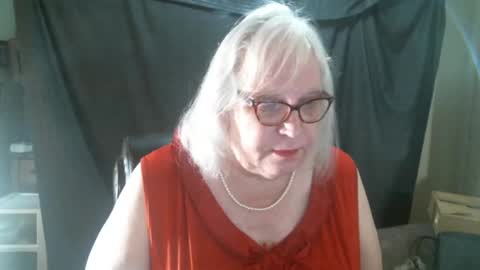 Snapshot of sissydianetx chatting on 02/22/25, 02:08 Sissy Diane online show from 02/22/25, 02:08