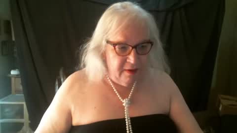 Snapshot of sissydianetx chatting on 03/02/25, 02:00 Sissy Diane online show from 03/02/25, 02:00