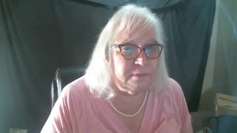 Snapshot of sissydianetx chatting on 03/11/25, 11:37 Sissy Diane online show from 03/11/25, 11:37