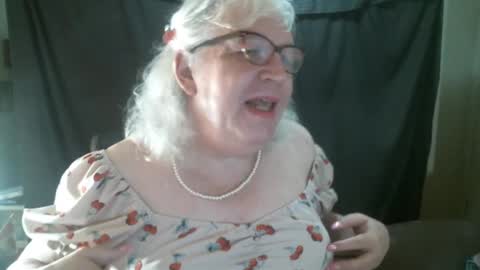 Snapshot of sissydianetx chatting on 09/14/25, 12:59 Sissy Diane online show from 09/14/25, 12:59