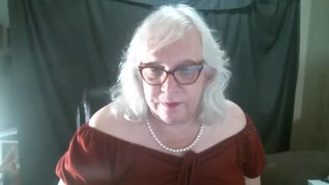 Snapshot of sissydianetx chatting on 09/17/25, 11:39 Sissy Diane online show from 09/17/25, 11:39