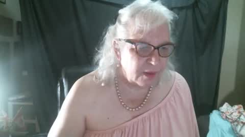 Snapshot of sissydianetx chatting on 10/12/25, 12:37 Sissy Diane online show from 10/12/25, 12:37