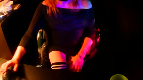 red online show from 10/27/25, 05:33