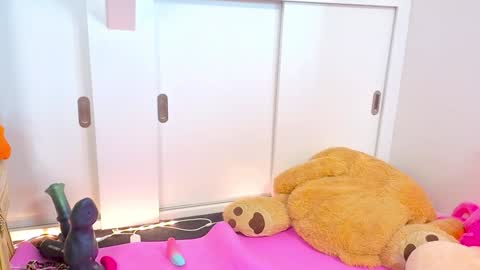 Snapshot of siswet19 chatting on 03/28/26, 12:05 Elise online show from 03/28/26, 12:05