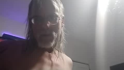 Snapshot of six_will_do chatting on 12/22/25, 12:18 Jimmy B online show from 12/22/25, 12:18