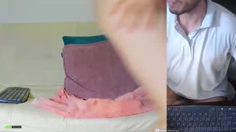 Snapshot of sixelaando chatting on 10/15/25, 02:22 sixelaando online show from 10/15/25, 02:22