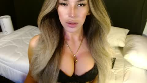 Snapshot of sizzling_cassie130 chatting on 06/01/26, 02:35 Cassie online show from 06/01/26, 02:35