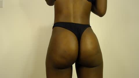 Snapshot of sizzly_ass chatting on 06/25/26, 02:32 sizzly_ass online show from 06/25/26, 02:32