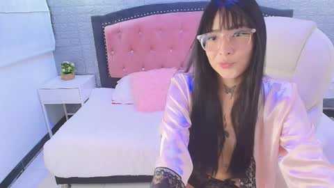 Snapshot of skadhi_ chatting on 04/10/26, 08:24 Skadhi online show from 04/10/26, 08:24