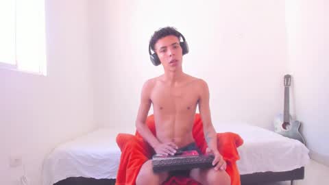 skady_coronado online show from 01/12/25, 02:19