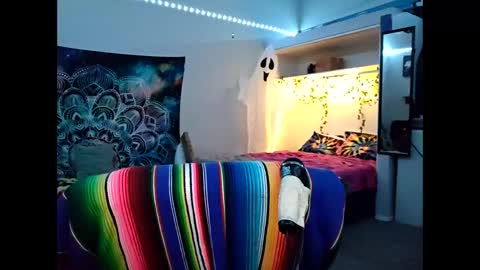 Snapshot of skankhuntrix chatting on 10/16/25, 06:53 SkankHUNTRx online show from 10/16/25, 06:53