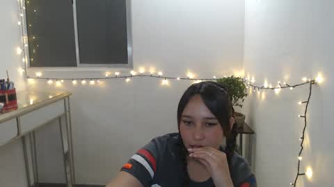 Snapshot of skarlet_adams chatting on 01/24/25, 06:35 Alice online show from 01/24/25, 06:35