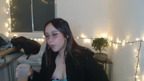 Snapshot of skarlet_adams chatting on 01/28/25, 10:23 Alice online show from 01/28/25, 10:23