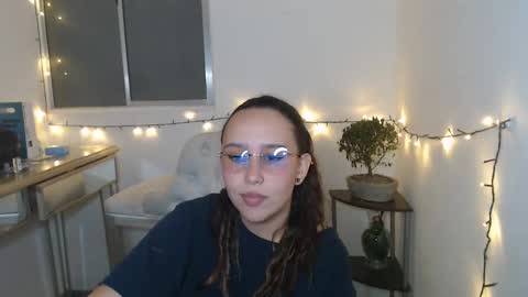Snapshot of skarlet_adams chatting on 01/30/25, 06:43 Alice online show from 01/30/25, 06:43