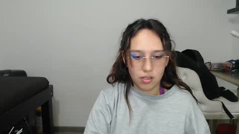 Snapshot of skarlet_adams chatting on 02/06/25, 02:00 Alice online show from 02/06/25, 02:00