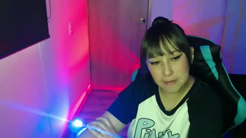 Snapshot of skarlet_adams chatting on 04/16/26, 08:42 Alice online show from 04/16/26, 08:42