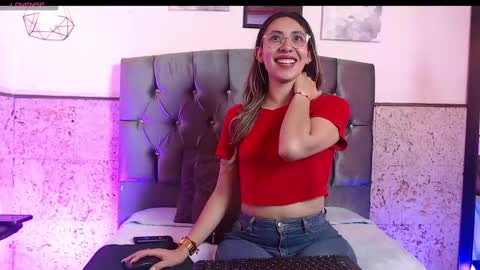 Snapshot of skarleth_xxxx chatting on 12/17/24, 04:34 Elizabeth online show from 12/17/24, 04:34