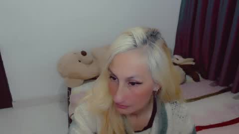 Snapshot of skarlett2072 chatting on 03/27/26, 11:32 Arlett online show from 03/27/26, 11:32