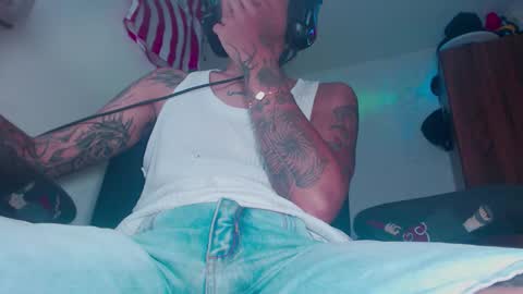 Snapshot of skateboy444 chatting on 03/09/26, 05:33 king online show from 03/09/26, 05:33