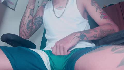 Snapshot of skateboy444 chatting on 05/15/26, 06:53 king online show from 05/15/26, 06:53