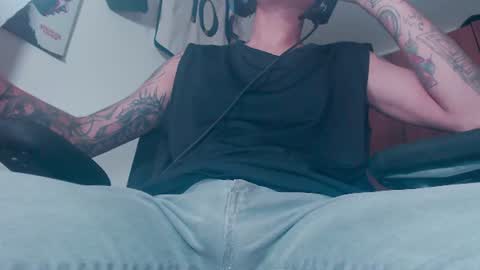 Snapshot of skateboy444 chatting on 06/19/26, 06:07 king online show from 06/19/26, 06:07