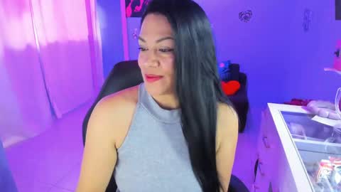 Snapshot of skater_gal chatting on 05/19/26, 04:13 susan ramires online show from 05/19/26, 04:13
