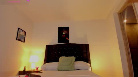 Snapshot of skay_hot chatting on 10/04/25, 05:22 Skay online show from 10/04/25, 05:22