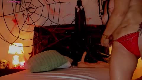 Snapshot of skay_hot chatting on 10/31/25, 12:22 Skay online show from 10/31/25, 12:22