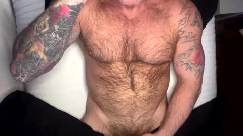 Snapshot of skimaskedbeef chatting on 02/02/25, 01:23 BEEF online show from 02/02/25, 01:23