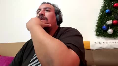 Snapshot of skinhell chatting on 01/19/25, 10:17 Elias online show from 01/19/25, 10:17