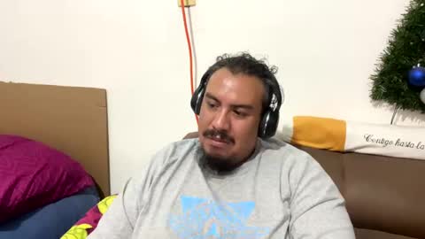 Snapshot of skinhell chatting on 03/02/25, 12:42 Elias online show from 03/02/25, 12:42