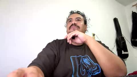 Snapshot of skinhell chatting on 12/05/25, 12:08 Elias online show from 12/05/25, 12:08