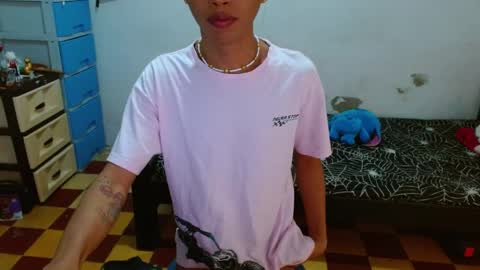 Snapshot of skinny1hugecock27 chatting on 04/16/26, 01:01 skinny1hugecock27 online show from 04/16/26, 01:01