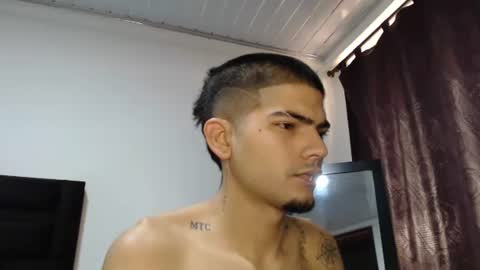 Snapshot of skinny_badboy chatting on 12/28/24, 06:18 E R O S online show from 12/28/24, 06:18