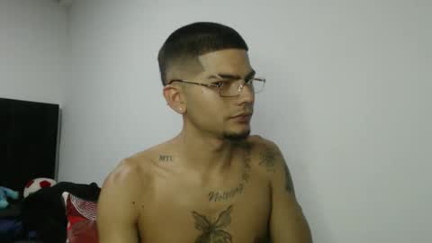 Snapshot of skinny_badboy chatting on 02/10/26, 02:48 E R O S online show from 02/10/26, 02:48