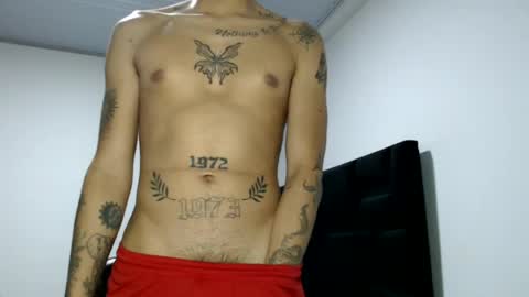 Snapshot of skinny_badboy chatting on 07/11/26, 02:25 E R O S online show from 07/11/26, 02:25