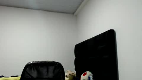 Snapshot of skinny_badboy chatting on 07/29/26, 01:26 E R O S online show from 07/29/26, 01:26