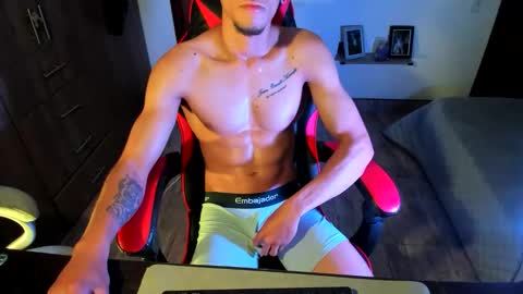 Snapshot of skinny_boy_hot chatting on 04/13/26, 06:57 skinny online show from 04/13/26, 06:57