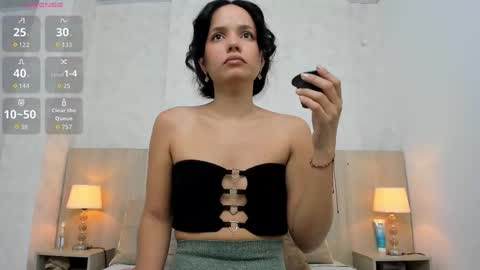 Isabela online show from 11/18/25, 11:25