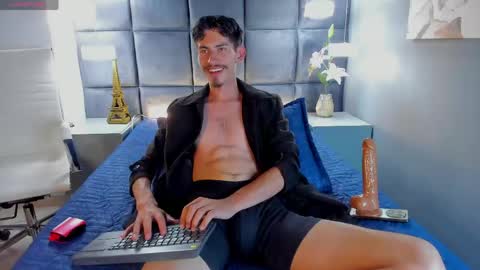 Snapshot of skinny_jean_ chatting on 05/23/26, 08:35 skinny jean online show from 05/23/26, 08:35