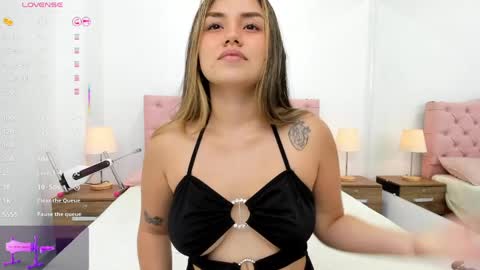 Snapshot of skinny_laura chatting on 04/04/26, 11:40 online show from 04/04/26, 11:40