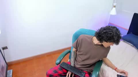 Snapshot of skinny_mac_ chatting on 03/16/26, 12:53 Mac online show from 03/16/26, 12:53