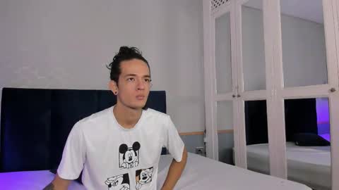 Snapshot of skinny_mac_ chatting on 03/17/26, 12:08 Mac online show from 03/17/26, 12:08