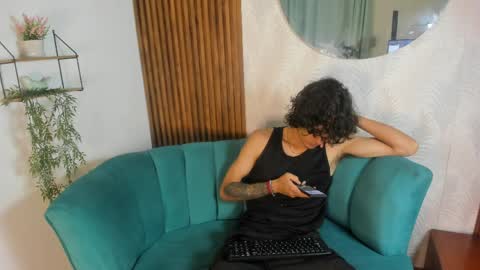 Snapshot of skinny_mac_ chatting on 03/20/26, 02:11 Mac online show from 03/20/26, 02:11