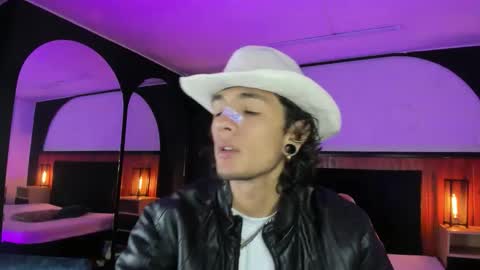 Snapshot of skinny_mac_ chatting on 03/25/26, 02:12 Mac online show from 03/25/26, 02:12