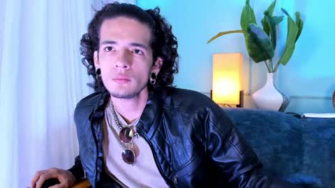 Snapshot of skinny_mac_ chatting on 03/30/26, 01:01 Mac online show from 03/30/26, 01:01