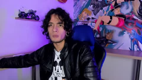 Snapshot of skinny_mac_ chatting on 04/01/26, 01:52 Mac online show from 04/01/26, 01:52