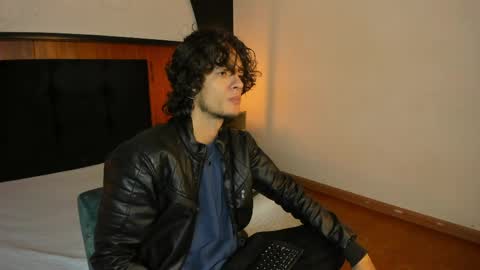 Snapshot of skinny_mac_ chatting on 04/02/26, 01:53 Mac online show from 04/02/26, 01:53